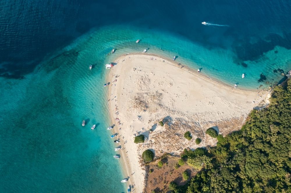 Kalamaki Plajı Çevresinde Konaklama Seçenekleri Nelerdir
