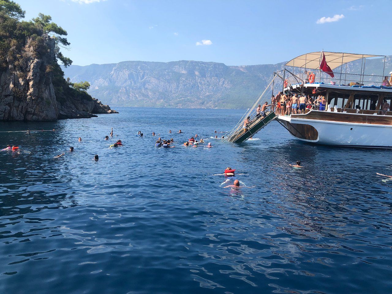 Lacivert Koy'a Tekneyle Ulaşılabilir Mi