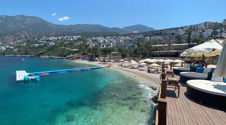 Kalkan Halk Plajı Çevresinde Konaklama Seçenekleri Nelerdir