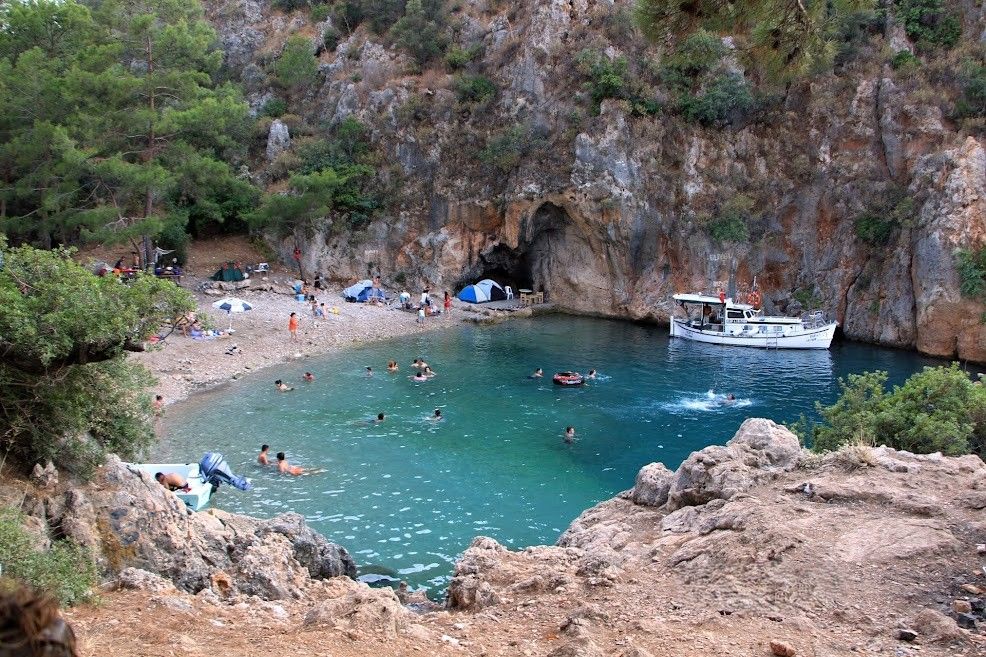 Karaöz Koyu Nerede Bulunuyor