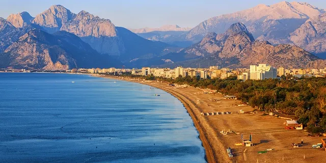 Konyaaltı Plajı'nda Hangi İmkanlar Mevcut